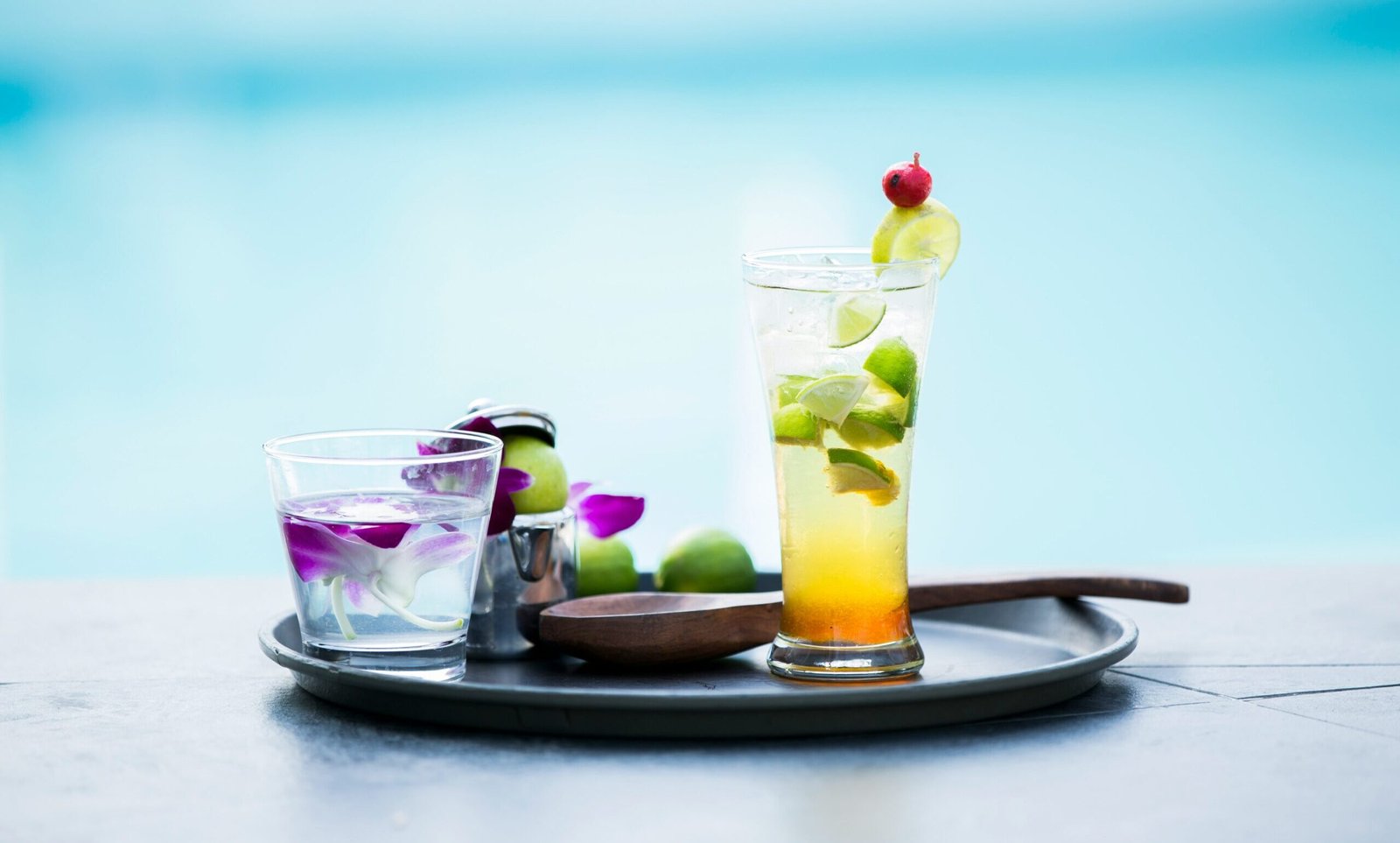 zdjęcie przedstawiające wódkę i drinki