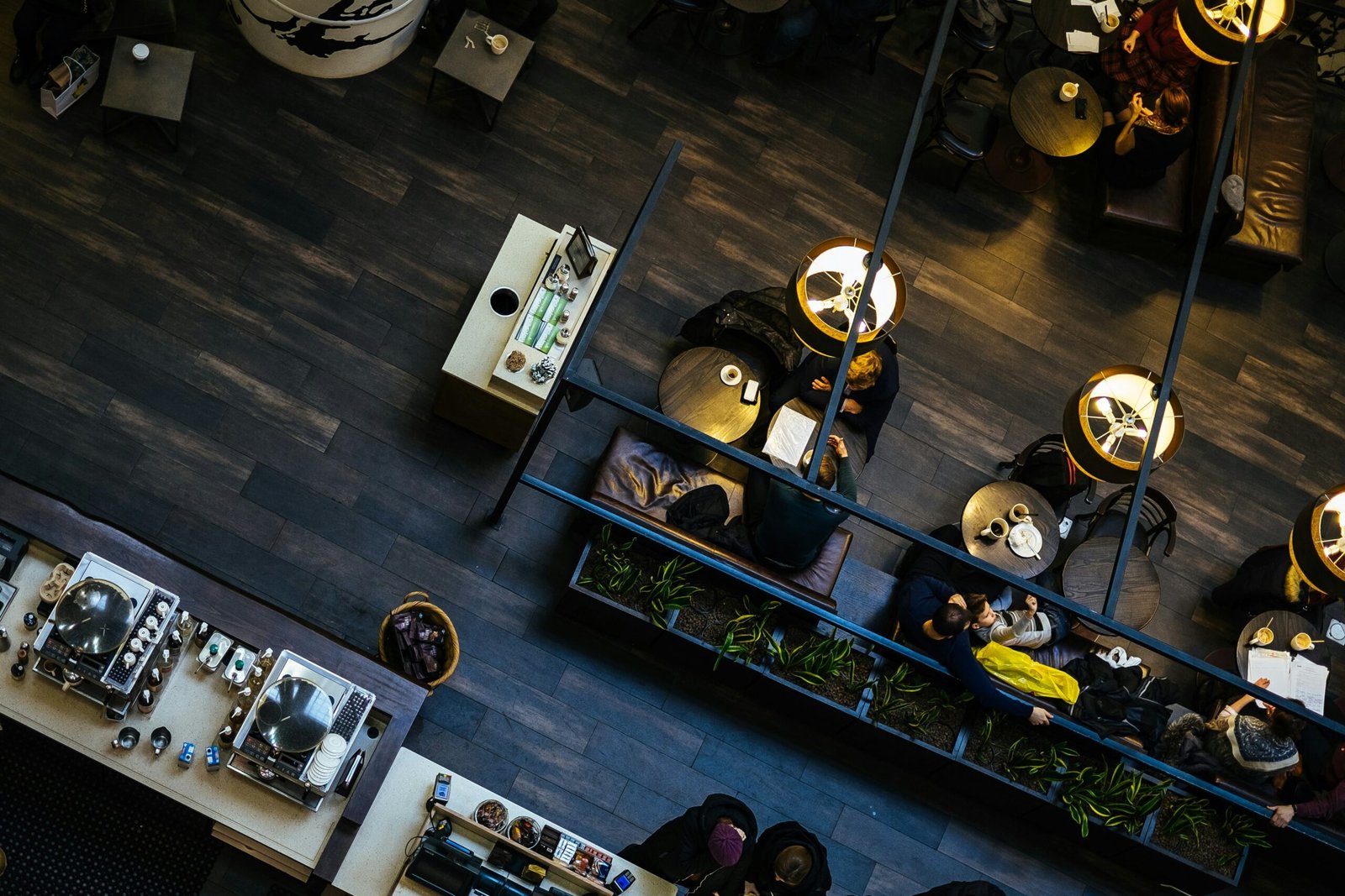 Nowoczesna kawiarnia bezglutenowa z widokiem z góry.