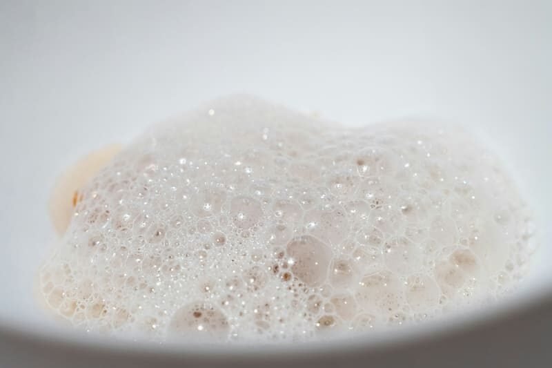 zdjęcie spienionych drożdży