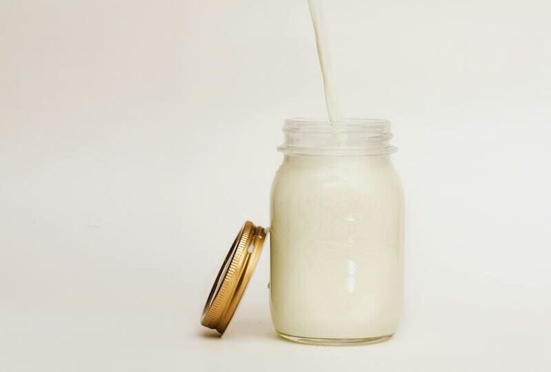 mleko owsiane w słoiku