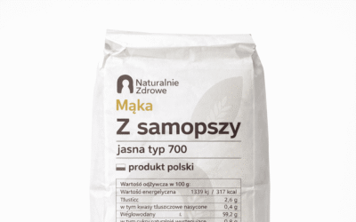 opakowanie mąki z samopszy na białym tle