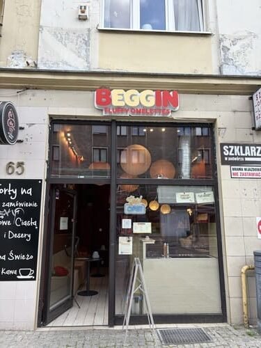 Wejście do lokalu Begin w centrum Gdyni