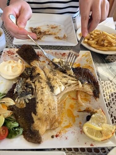 Bezglutenowy turbot z grilla w Smażalni Ryb Fala – restauracja bez glutenu na Helu
