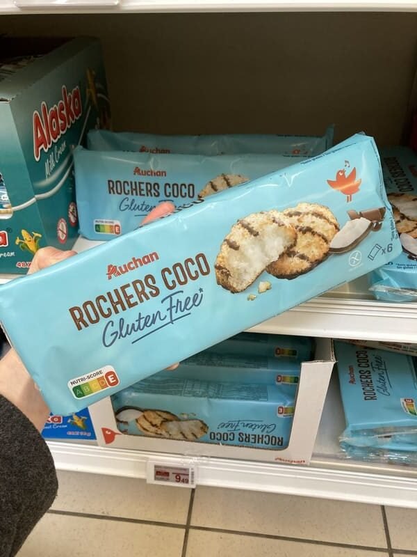 Bezglutenowe kokosowe ciastka Rochers Coco z nadzieniem czekoladowym w Auchan